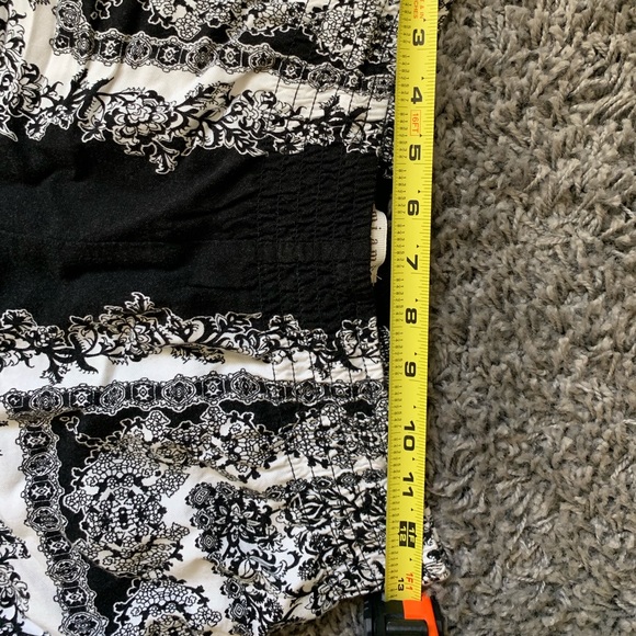 Back and White Flowy Shorts - Picture 5 of 5